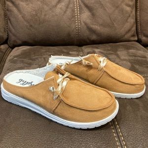 Gypsy Jazz, “Brooklyn” sherpa lined slides, NWT